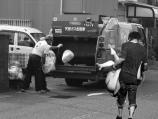 0195 - 320 x 240 [12KB]
���z�\�ԂŁAAKB48�̑哇�D�q�A����y���ƂƂ��ɍ�������Ƃ̍��R���ɎQ���B���̍��R���I����A�D����Ԃ̑O�c�́A�����Ɂg���P�l�������h�������`�Ń^�N�V�[�ɏ�荞�݁A����܂ő���͂���ꂽ�Ƃ����B���ʂɂ́A���������P�l�������������ۂɂ��K���ۏo���ɂ�