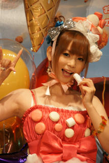 0045 - 214 x 320 [19KB]
�����Ďq�@�u�r�@���q�D�q