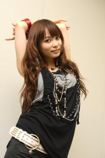 0075 - 213 x 320 [11KB]
���傱�񂽂񃏃b�L�[�|�[�Y�i�����Ďq�@�u�r�@���q�D�q�j