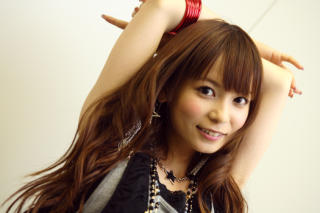 0076 - 320 x 213 [13KB]
�����Ďq�̃��L���Ȃ�ƎB�肽���Ǝv���J�����}���̓w�́i�����Ďq�@�u�r�@���q�D�q�j