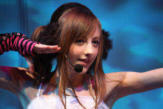 0236 - 320 x 213 [14KB]
Beckii Cruel �x�b�L�[�E�N���[�G�������̕����q���L