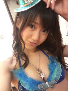 0935 - 240 x 320 [15KB]
AKB48�I��1�ʁ@�哇�D�q�̃��L