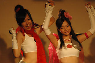 0979 - 320 x 213 [14KB]
�A�C�h���R�X���L���악���q�V�X�^�[�Y�@�Փ�L���A�쉮��������