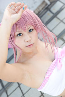 1545 - 213 x 320 [12KB]
���|�[�Y�̎��������L�R�X�v���[���[�@����