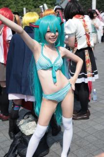 1988 - 213 x 320 [16KB]
�R�~�P80�@�@�{�[�J���C�h�@�R�X�v���C���[�̃��L