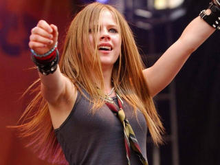 2972 - 320 x 240 [17KB]
Avril Ramona Lavigne�@�L�����ȃ��L