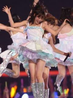 3763 - 239 x 320 [15KB]
�O�c�֎q�@���L���p���c