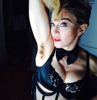 5830 - 310 x 320 [14KB]
madonna armpit �}�h���i�̓��L�уt�F�`