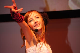 9353 - 320 x 213 [11KB]
Beckii Cruel�x�b�L�[�E�N���[�G���@���L