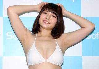 9930 - 320 x 222 [10KB]
�򉮃A�C�i�@���L